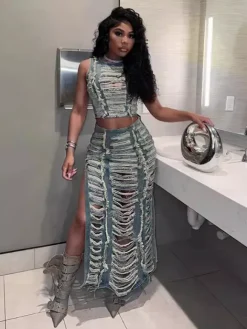 Ensemble 2 pièces en denim délavé pour femme - Jupe longue fendue déchirée style vintage et crop top - Tenue de festival d'été 2026