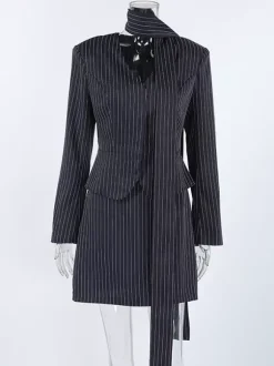 Ensemble robe blazer à fines rayures et tailleur jupe pour femme - Bleu marine chic col foulard coupe ajustée - Collection printemps 2026