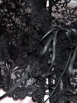 Ensembles 2 pièces de lingerie : soutien-gorge et culotte en dentelle noire sans bonnets