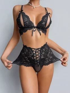 Ensembles 2 pièces de lingerie : soutien-gorge et culotte en dentelle noire sans bonnets