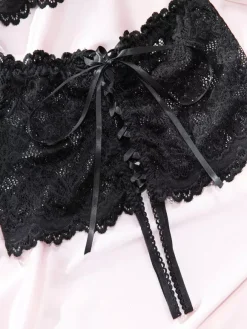 Ensembles 2 pièces de lingerie : soutien-gorge et culotte en dentelle noire sans bonnets