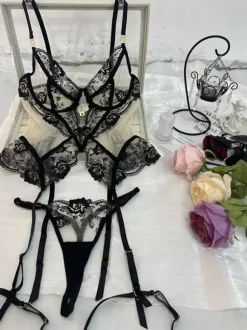 Ensembles soutien-gorge et culotte en dentelle violette transparente et résille