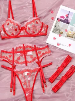 Ensembles de lingerie 3 pièces : soutien-gorge et culotte brodés de c艙urs rouges