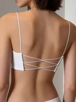 Ensembles de lingerie 2 pièces : soutien-gorge et culotte blancs à lacets et dos croisé.