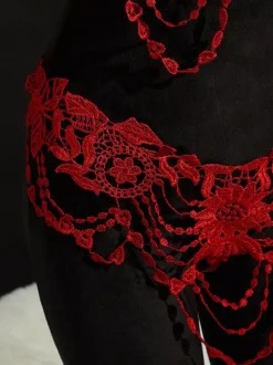 Ensemble soutien-gorge et culotte deux pièces en dentelle rouge à pompons et broderies florales