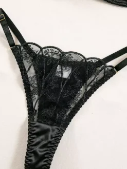 Ensemble soutien-gorge et culotte blancs en dentelle deux pièces pour la mariée