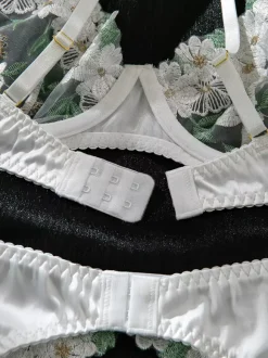 Ensembles 4 pièces de lingerie de mariée en résille blanche à imprimé floral et tulle transparent