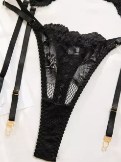 Ensembles 4 pièces de lingerie en dentelle noire : soutien-gorge jarretelle et culotte.