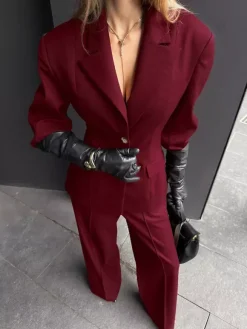 Ensemble tailleur-pantalon élégant pour femme - Pantalon large rouge bordeaux à revers cranté et boutons dorés - Idéal pour les soirées d'affaires du printemps 2026