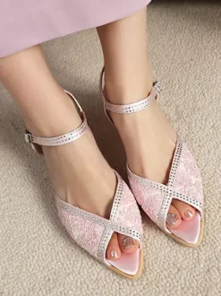 Escarpins à talons aiguilles et bout ouvert en dentelle et strass pour mère de la mariée