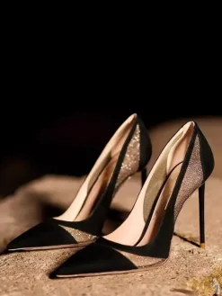 Escarpins à talons hauts pour femmes en maille argentée patchwork bout pointu. Chaussures habillées.