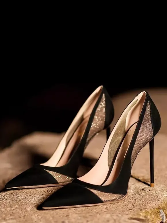Escarpins à talons hauts pour femmes en maille argentée patchwork bout pointu. Chaussures habillées.