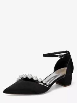 Escarpins en satin à bout pointu ornés de perles et d'une bride cheville avec talon compensé