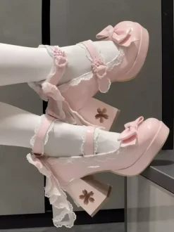 Escarpins Lolita Sweet blancs à lacets et n艙uds à l'arrière en cuir PU à talon compensé.