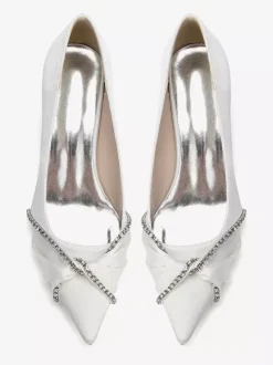 Escarpins en satin à bout pointu strass et talon compensé noué à enfiler