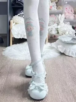 Escarpins Lolita à brides cheville et n艙uds en cuir PU à talon compensé.
