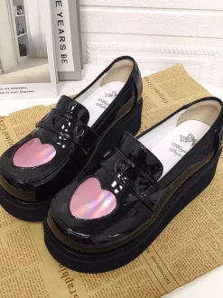 Escarpins Lolita noirs à plateforme bout rond et décolleté c艙ur en cuir PU ravissantes chaussures Lolita