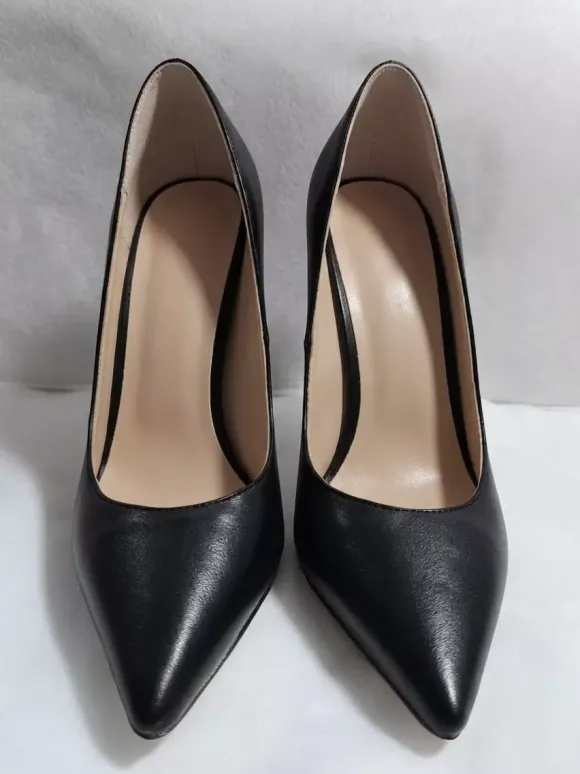 Escarpins noirs à talons hauts et bout pointu pour femmes