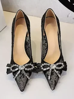 Escarpins noirs à talons hauts bout pointu lacets strass et n艙ud à enfiler