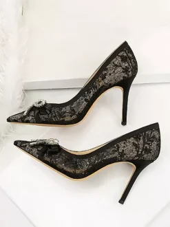 Escarpins noirs à talons hauts bout pointu lacets strass et n艙ud à enfiler