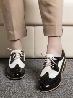 Femmes Oxfords Classic Round Toe Lace Up Chaussures Oxford en cuir Synthétique