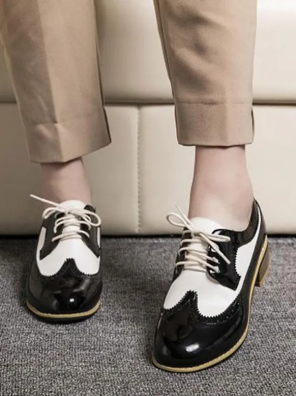 Femmes Oxfords Classic Round Toe Lace Up Chaussures Oxford en cuir Synthétique