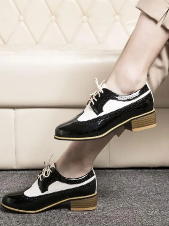 Femmes Oxfords Classic Round Toe Lace Up Chaussures Oxford en cuir Synthétique