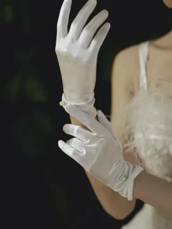 Gants de mariage Accessoire court Perles de satin mat Gants de mariée