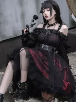 Gothique Lolita OP Robe Noir Bourgogne Vols Manches Longues Épaule Nu Lolita Une Pièce Robe