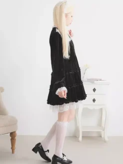 Halloween Robe Lolita en dentelle décolleté manches longues volants en velours robe gothique