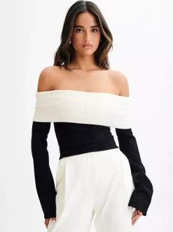 Haut à épaules dénudées manches longues en maille bicolore à blocs de couleur collection femme 2026