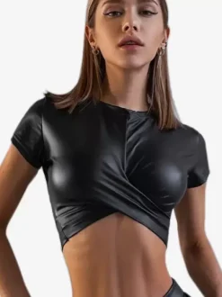 Haut de club à la mode avec col bijou et manches courtes en polyester superposé