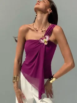 Haut sans manches à une épaule orné d'un motif floral 3D froncé et d'un ourlet asymétrique