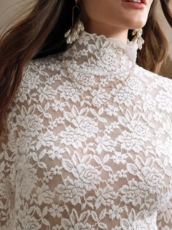 Haut à col montant en dentelle florale manches longues coupe ajustée et transparente pour femme 2026