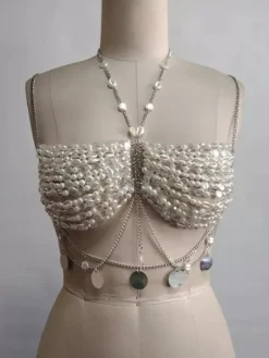 Hauts de soirée uniques à dos nu et perles