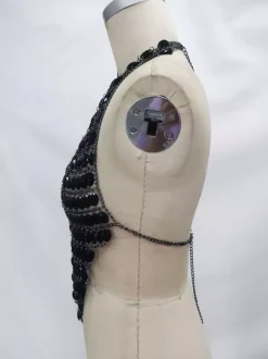 Hauts tendance pour soirées dos nu sans manches en acrylique à chaînes et à bretelles.