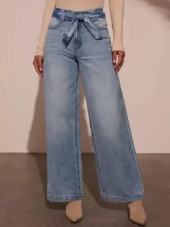 Jean large bleu avec ceinture à n艙ud pour l'automne 2026
