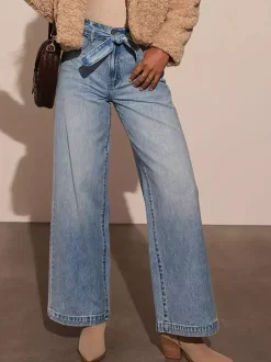 Jean large bleu avec ceinture à n艙ud pour l'automne 2026