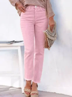 Jeans femme coupe droite style décontracté en denim.