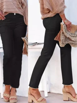 Jeans femme coupe droite style décontracté en denim.