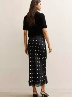 Jupe crayon élégante pour soirée formelle taille haute et coupe ajustée en satin à pois.
