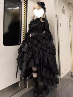 Jupe Gothic Lolita à volants noire et blanche avec ceinture