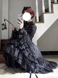 Jupe Gothic Lolita à volants noire et blanche avec ceinture