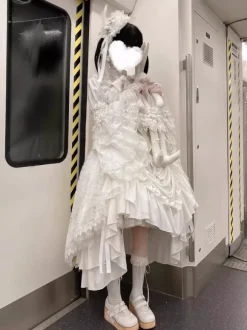 Jupe Gothic Lolita à volants noire et blanche avec ceinture