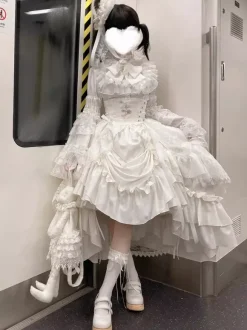Jupe Gothic Lolita à volants noire et blanche avec ceinture