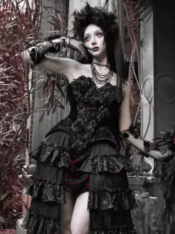 Jupe Lolita gothique noire et rouge SK à volants et taille haute avec traîne spectaculaire