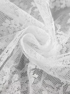 Jupe longue à volants en dentelle florale transparente à taille élastique noire et blanche transparente.