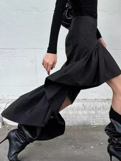 Jupes noires courtes asymétriques pour femmes