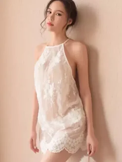 Linge de Mariée Chemise de nuit sexy en dentelle blanche dos nu semi-transparente mini-robe à bretelles et ourlet festonné