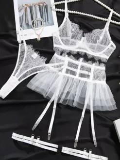 Linge de Mariée Ensemble de lingerie de mariée en dentelle blanche 4 pièces soutien-gorge et culotte
